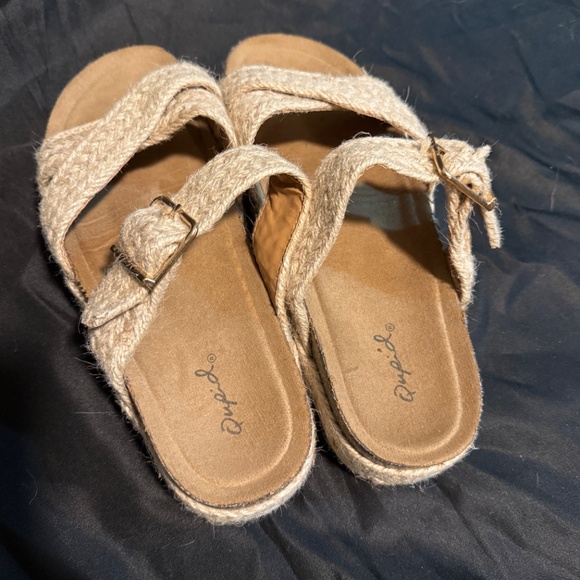Cute Woven Sandals - Picture 2 of 5